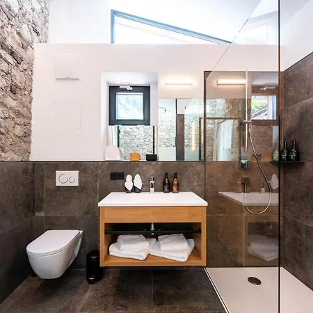 Traube Hotel *