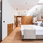 Traube Hotel *